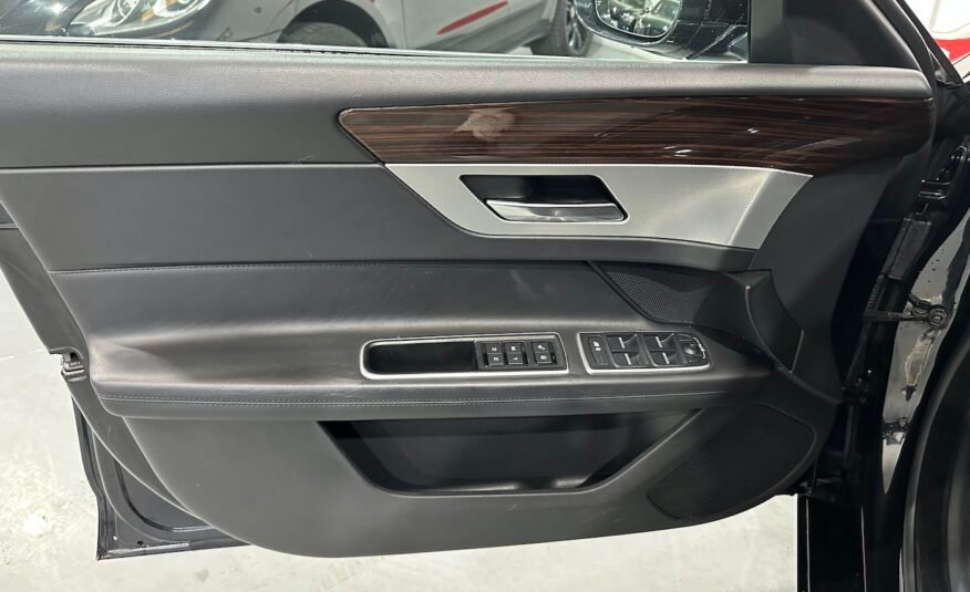 JAGUAR XF PURE