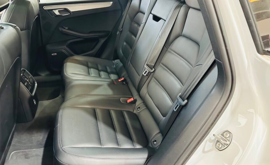 PORSCHE MACAN TURBO